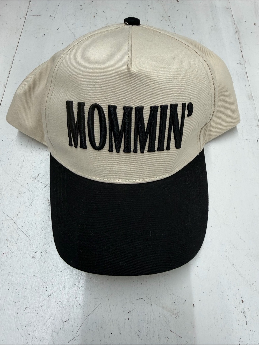 Mommin' Embroidered Two-Tone Baseball Cap - Cream & Black